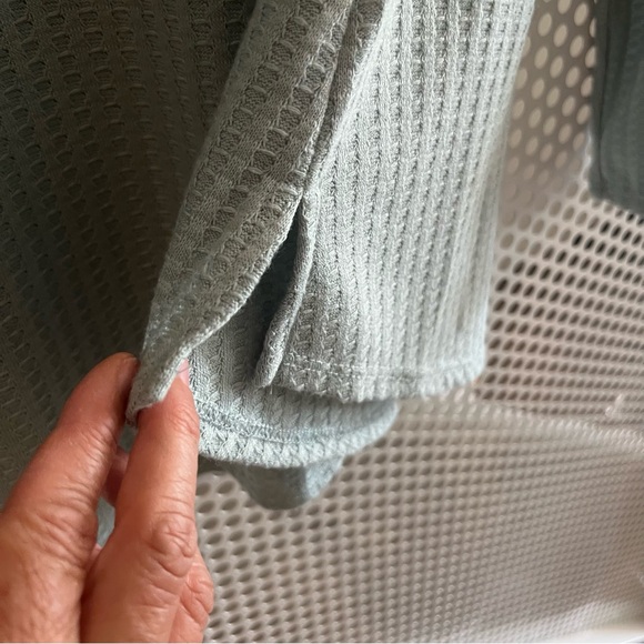 Chaser Waffle Knit Long Sleeve Vee Neck Thermal Top Size XL in Minty Blue NWT - Picture 8 of 12